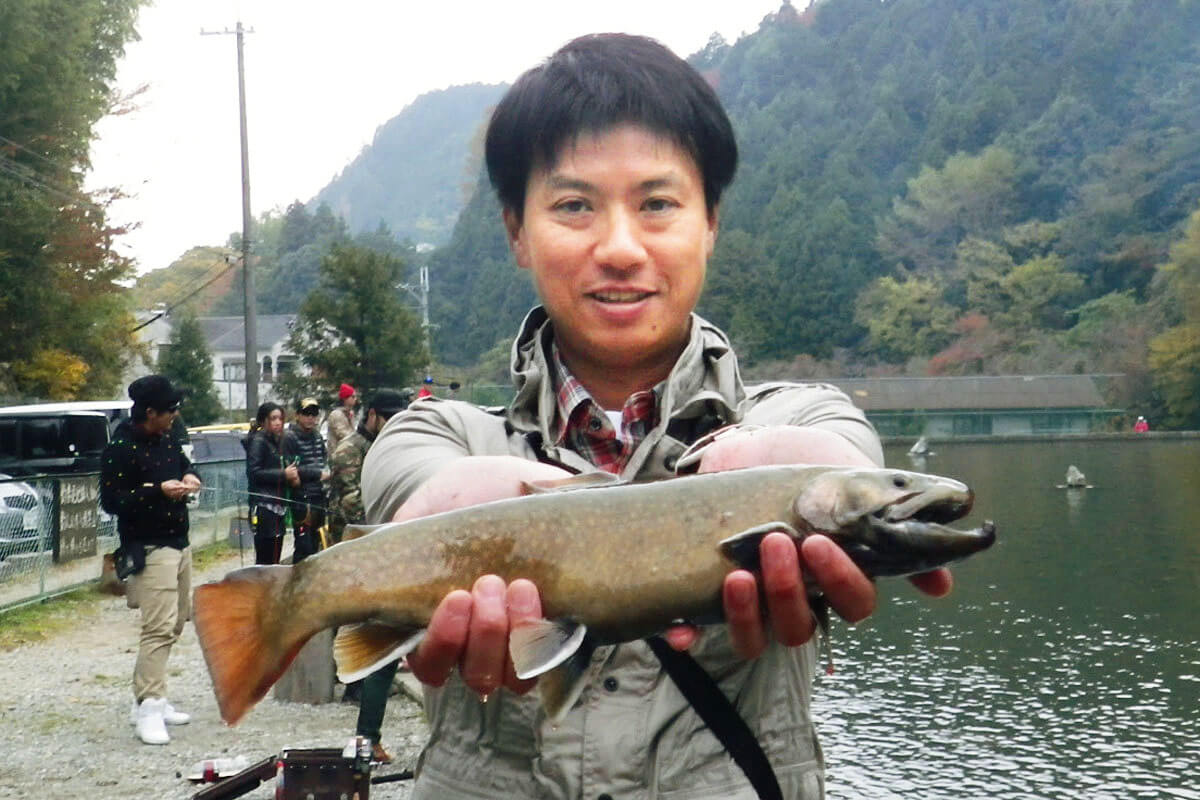 家族 子供と釣りに行こう 冬は管理釣り場で遊ぼう 千早川マス釣り場 関西のつりweb 釣りの総合情報メディアmeme